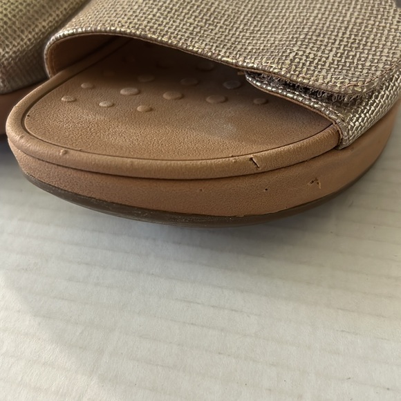 Vionic "Raz Metallic" Gold Adjustable Platform Wedge Sandals 10 - Picture 4 of 7